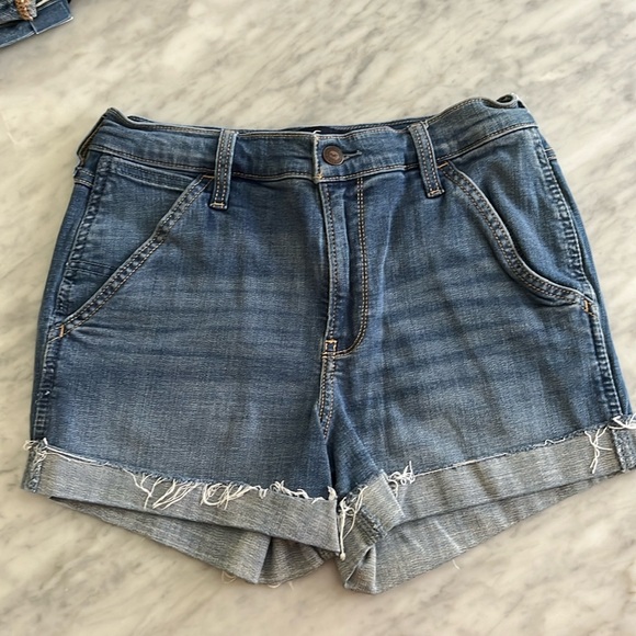 Hollister 3” High Rise Short size 28 (7) Excellent CLEAN condition - Picture 1 of 4